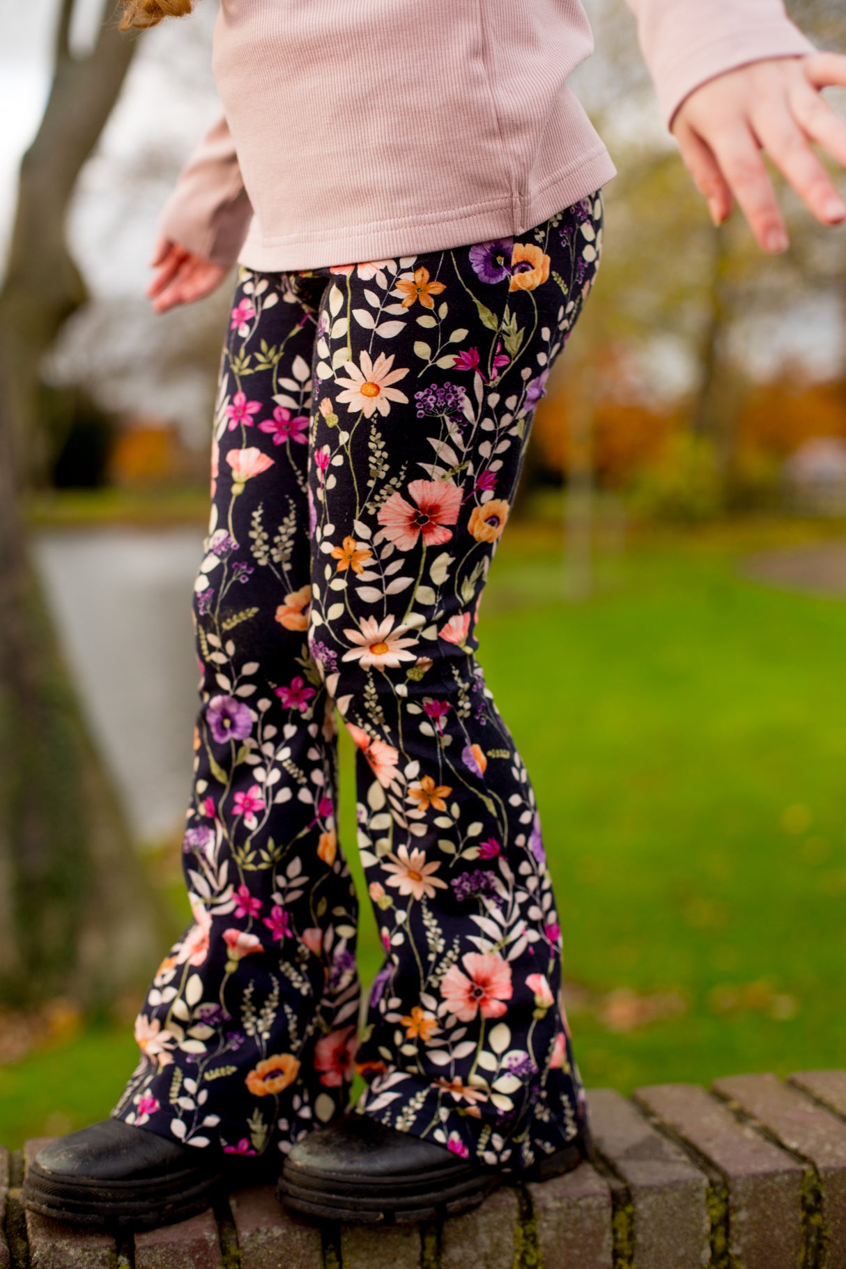 Flared broek bloom bright