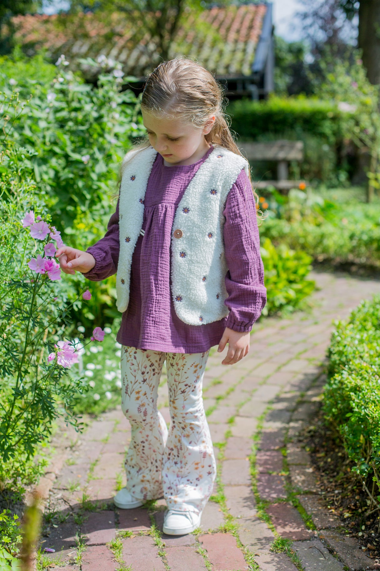 Gilet teddy geborduurde bloem