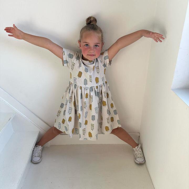 Jurk Kiki hippe print korte mouw