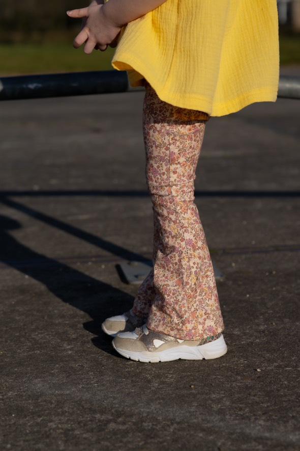 Flared broek dreamy flowers