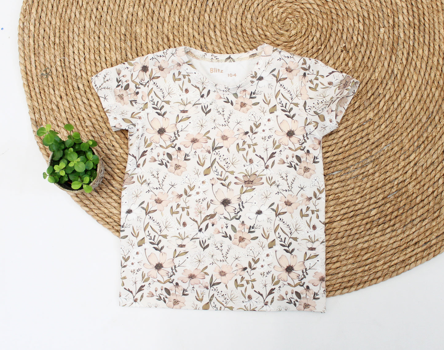 Basic T-shirt Sam in Bloemenprint naar keuze
