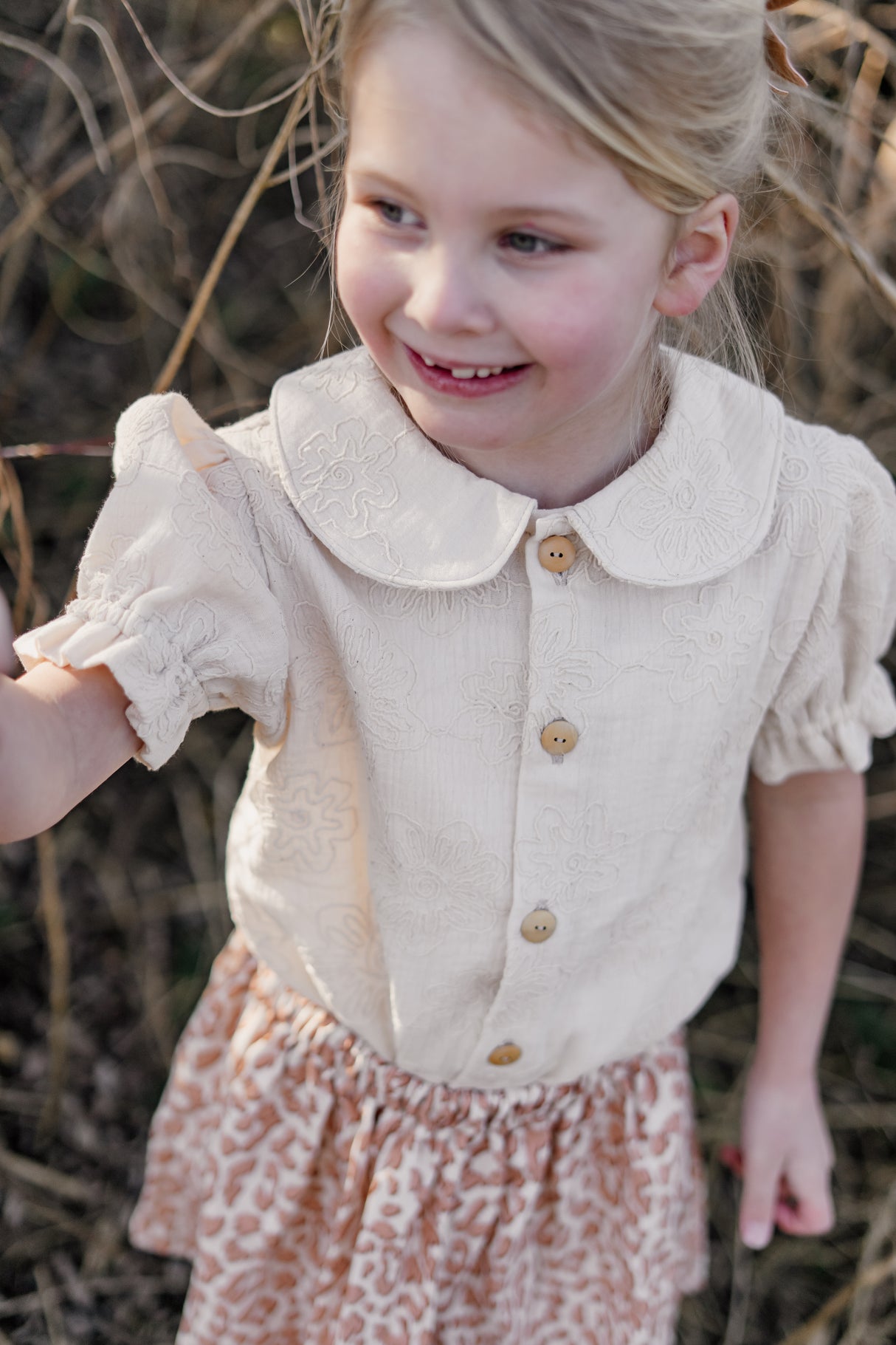 Blouse Fenna broderie grote bloem beige