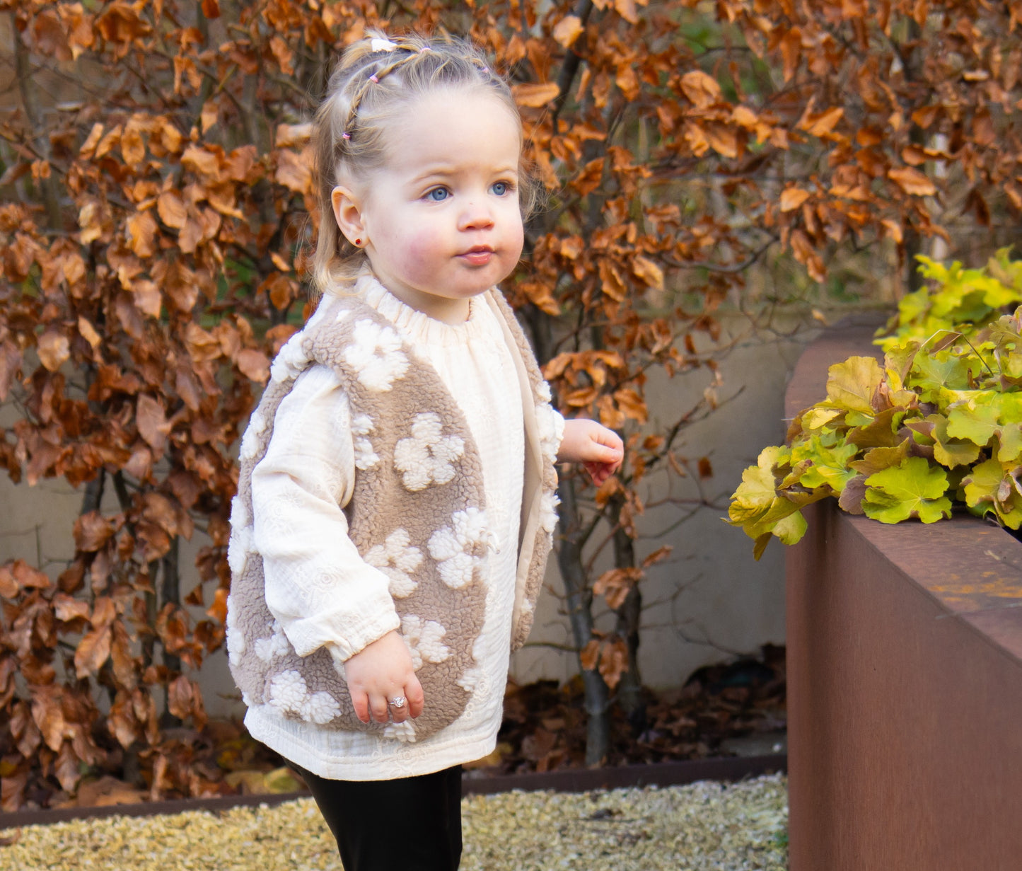 Set Teddy gilet bloemen beige/taupe & blouse Fabienne broderie bloem room