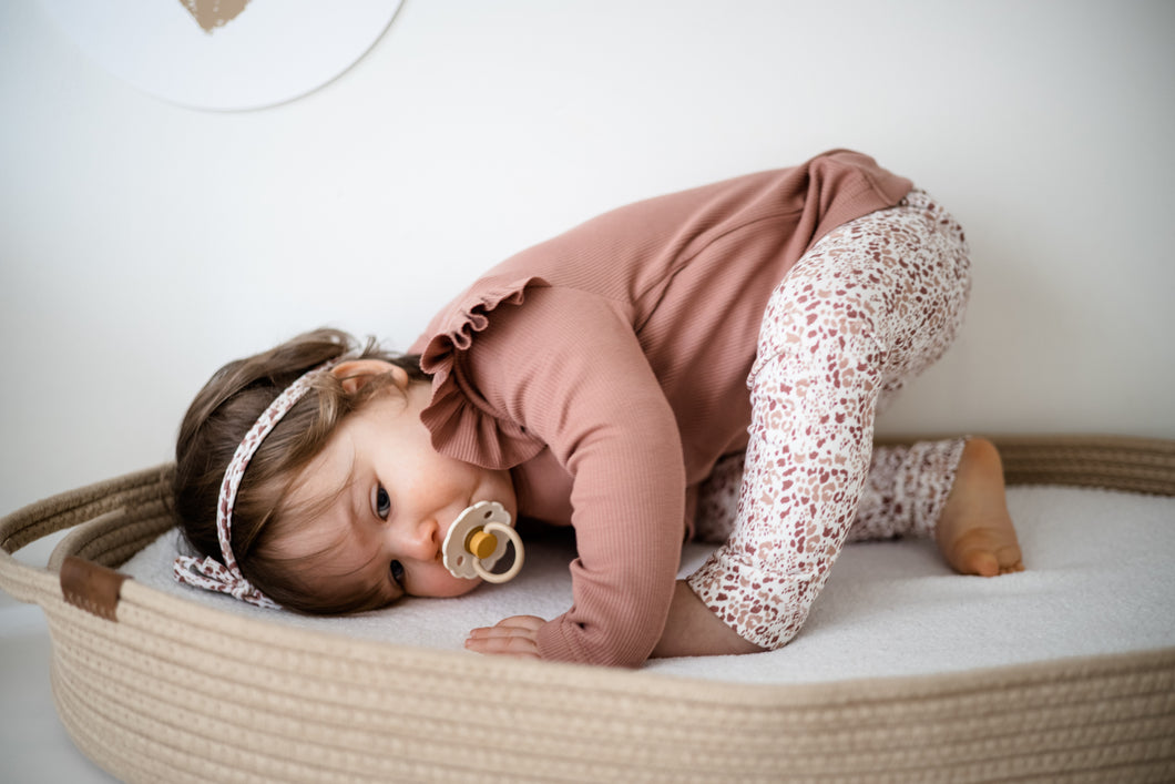 Set longsleeve fijne rib kleiroze & legging mini luipaard kleiroze