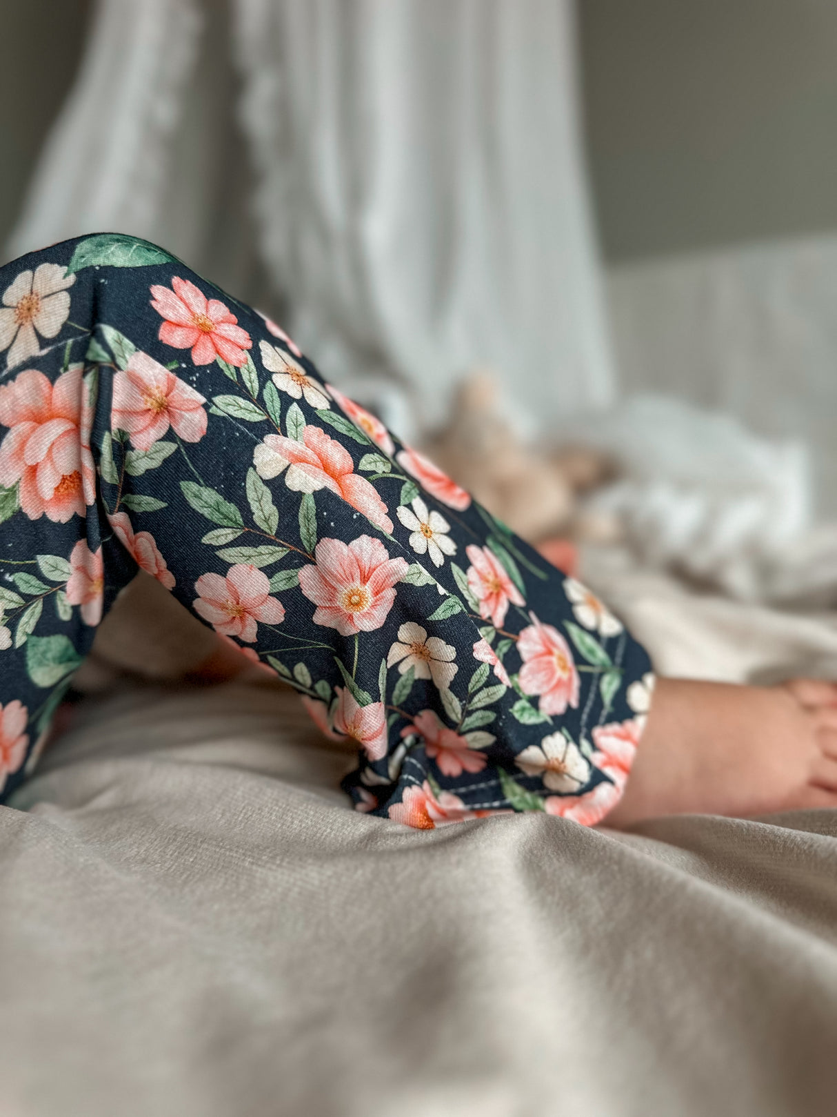 Flared broek klaproosjes (op blauw)