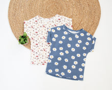 Afbeelding in Gallery-weergave laden, T-shirt Fons met bloemenprint
