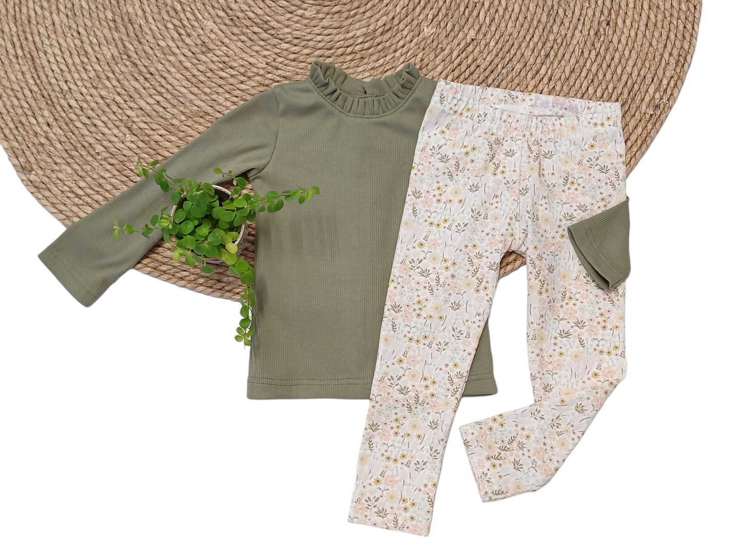 Set longsleeve Lana fijne rib groen & legging millefleurs earthy