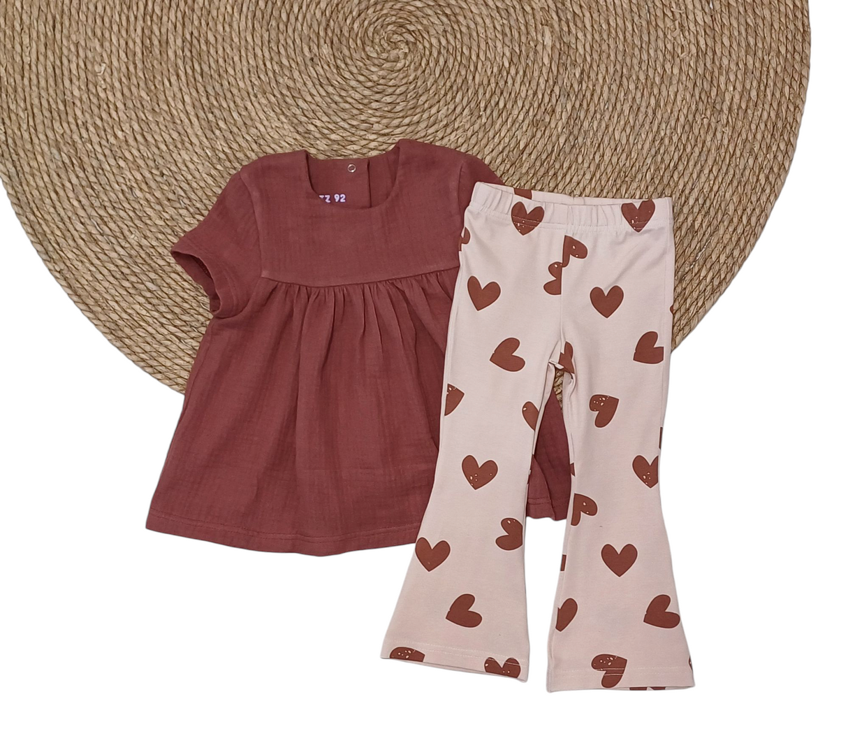 Flared broek hartjes op roze