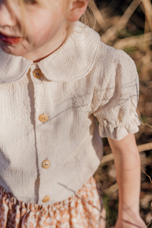 Blouse Fenna broderie grote bloem beige