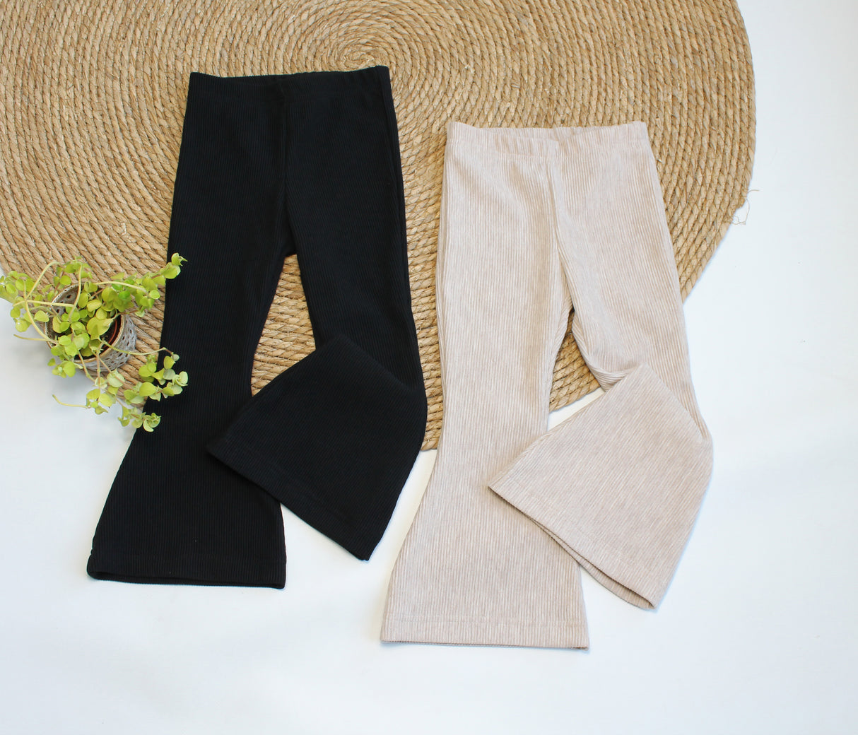 Flared broek Julia grove rib in kleur naar keuze