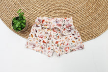 Afbeelding in Gallery-weergave laden, Short Vera met bloemenprint
